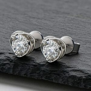 Certified 1ct t.w VVS1 Moissanite Diamond Luxury Heart Shape Stud Earrings